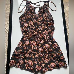 ~Women Floral Romper from Aeropostale Size:S